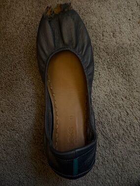 Tieks Women's Flat with Teal Rubber Outsole Pads - one right shoe only!